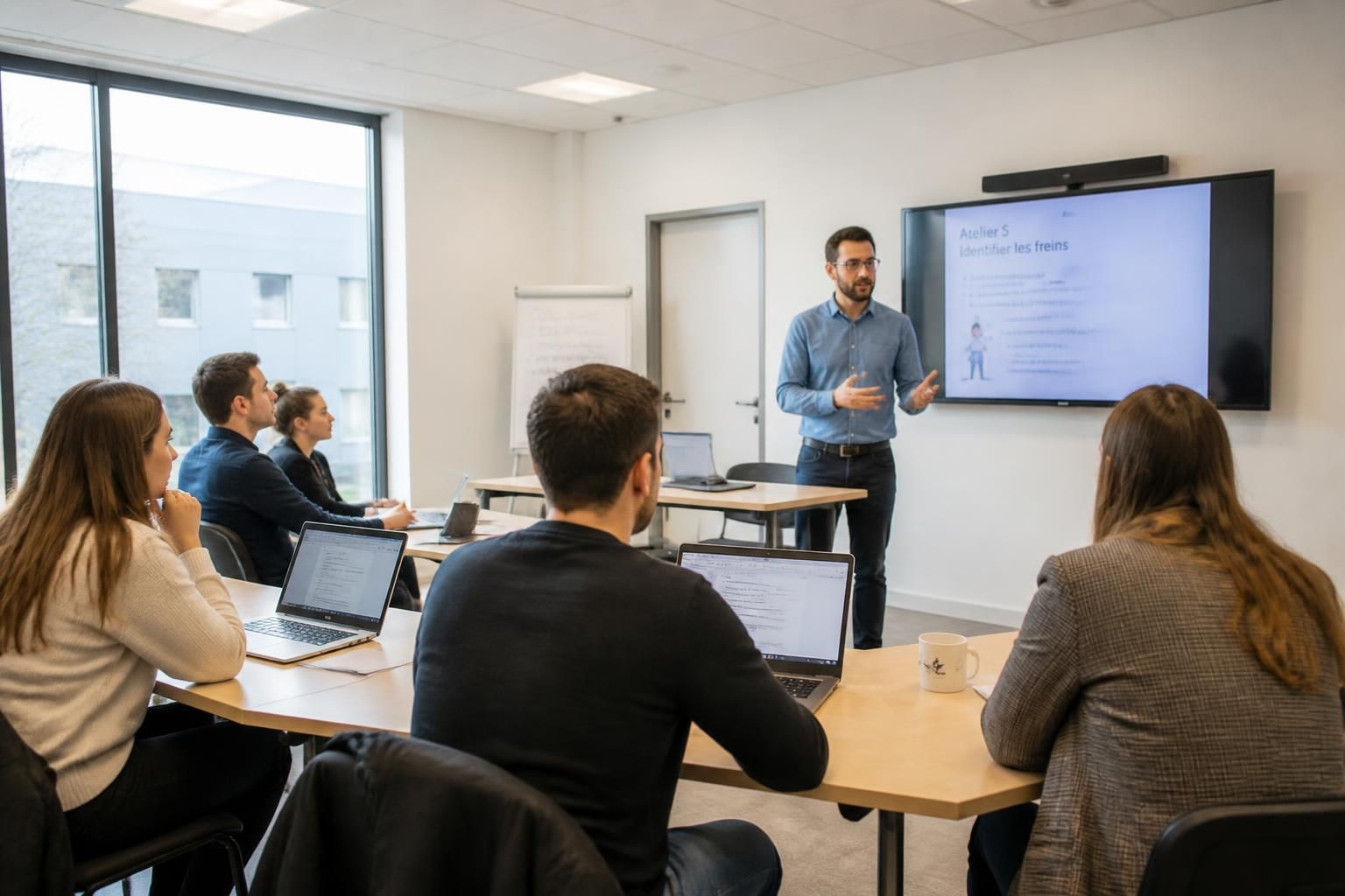 découvrez les différences essentielles entre un diplôme et une formation, pour mieux comprendre leurs objectifs, contenus et valeurs.