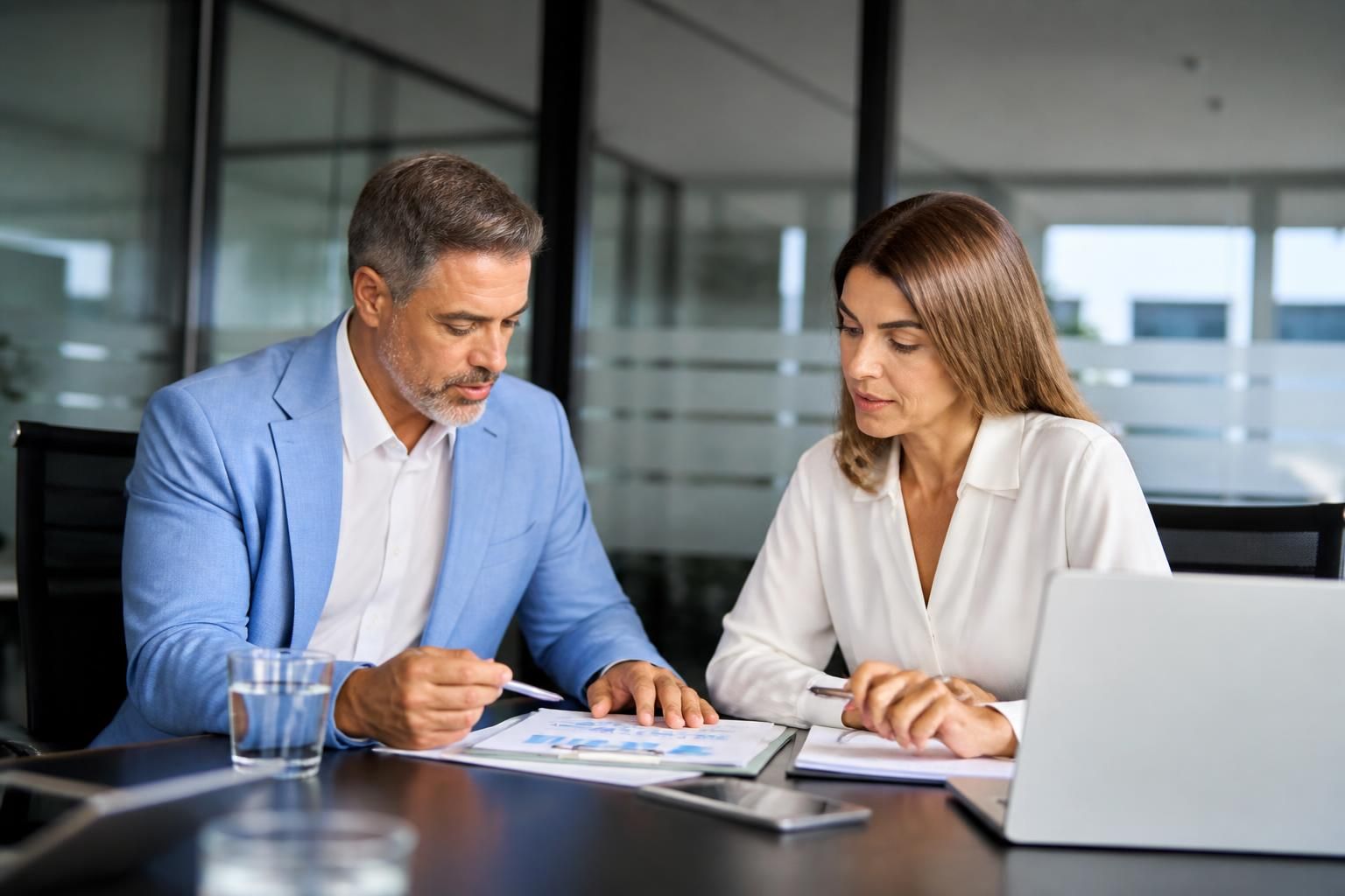 découvrez l'âge requis pour devenir directeur administratif et financier (daf) en 2026, les parcours et compétences nécessaires pour accéder à ce poste clé.
