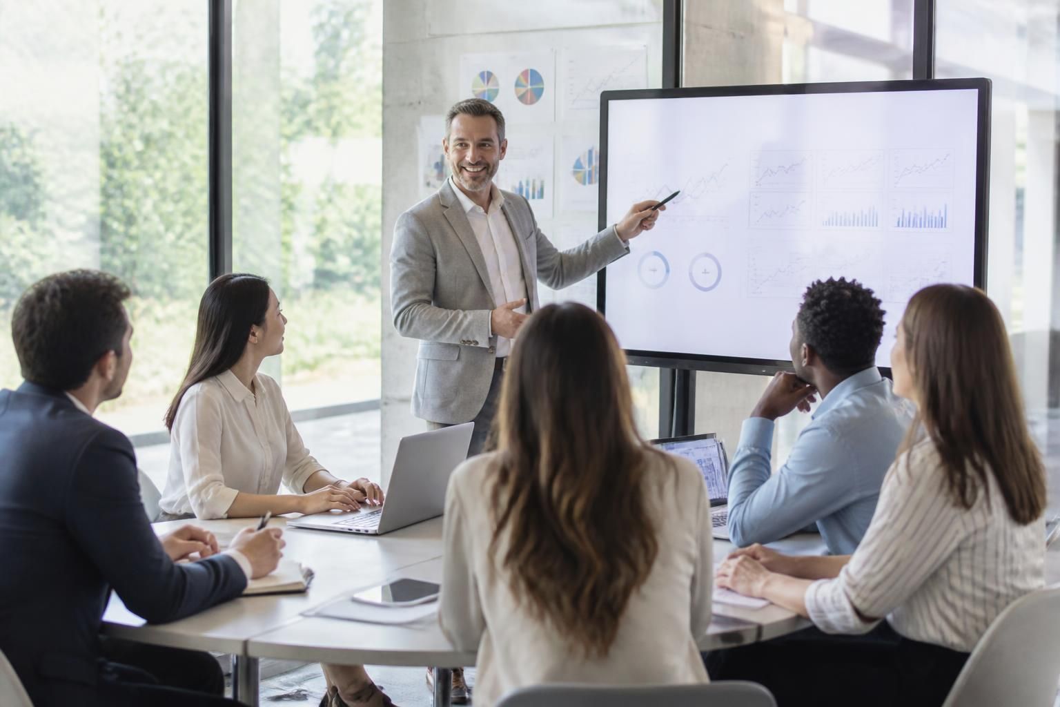 découvrez le rôle essentiel du coach manager en entreprise, ses compétences clés et ses responsabilités pour accompagner efficacement les équipes vers la réussite.